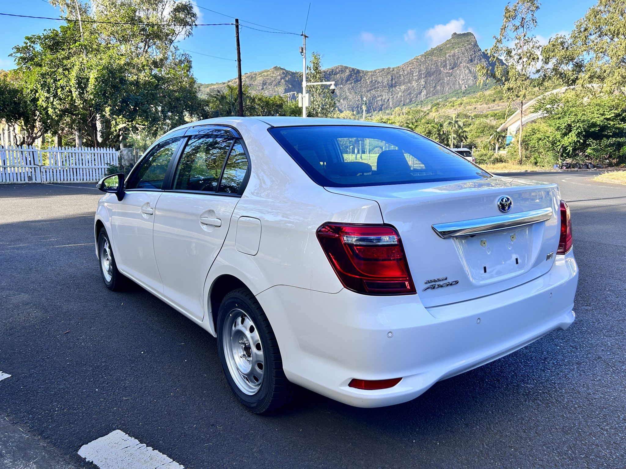 Toyota Corolla Axio Hybrid 1500CC 2020 – Grade 4 – Unique Motors Co Ltd